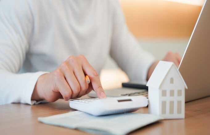 Five Ways A Mortgage Broker Can Help You Get Into Your New Home Fast