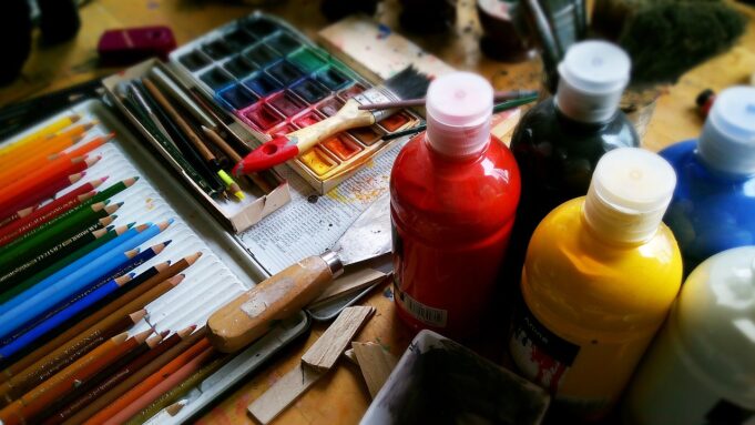 6 Ways to Make Money as an Artist in 2022