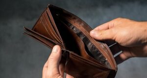 How to earn more money online to improve your bank balance