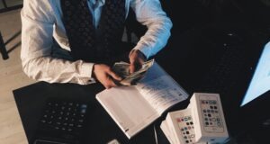 Struggling With Your Business’ Money Management? These 8 Tips Can Save the Day!