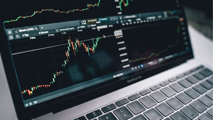 How to Trade the Three White Soldiers Candlestick Pattern three white soldiers