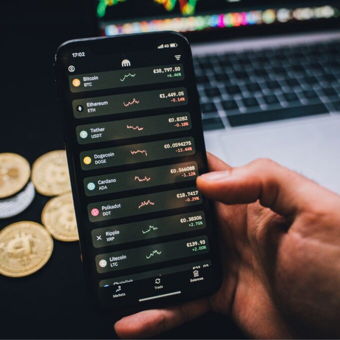Uphold vs Coinbase: Which is Better for You?