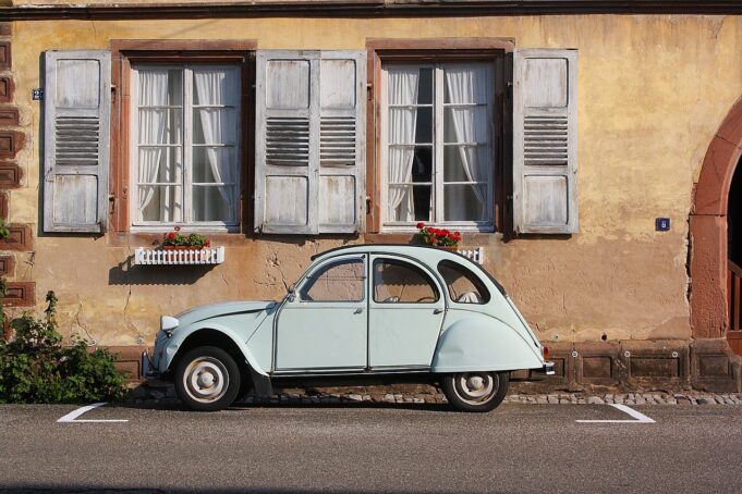 How Owners of Old Cars Can Use Them to Improve Their Financial Situation