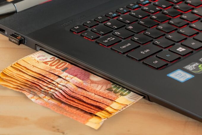 6 Tips From Gambling Professionals – How Not To Lose Money