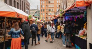 The Difference Between Swap Meets and Flea Markets Swap Meets and Flea Markets