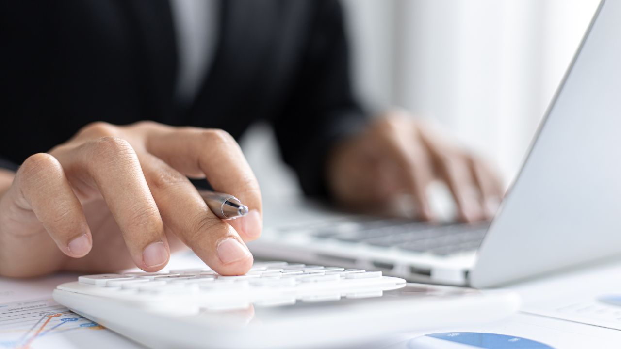 How Much Does it Really Cost to Live Alone? A Breakdown of Expenses