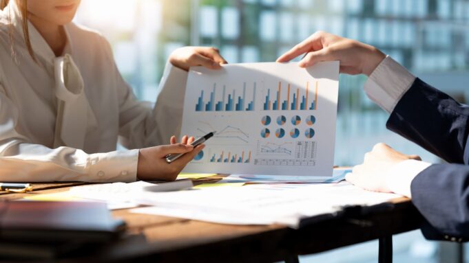 Financial Advisor vs Robo Advisor: Which is Right for You Financial Advisor vs Robo Advisor