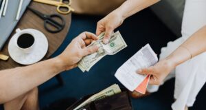 How Does Check Cashing Work? How Does Check Cashing Work