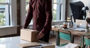 6 Top Tips For Choosing The Right Shipping Service For Your Business