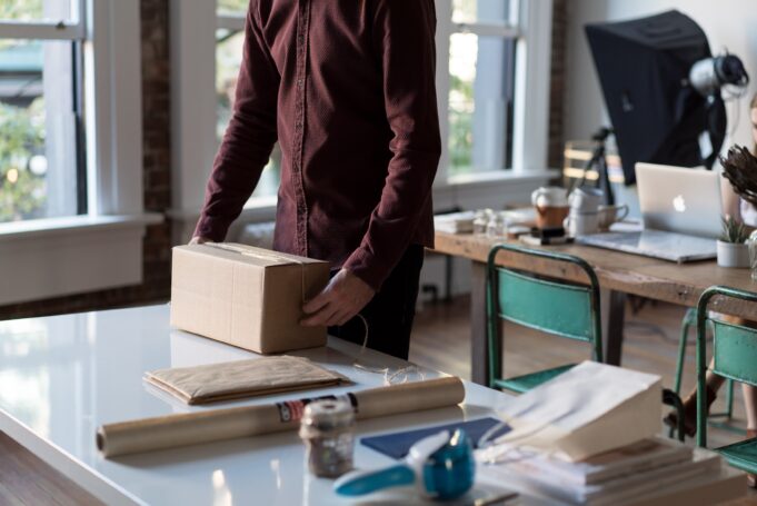 6 Top Tips For Choosing The Right Shipping Service For Your Business